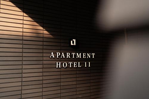 Apartment Hotel 11 Yasakaに飾ってある許可証、賞状、看板またはその他の書類