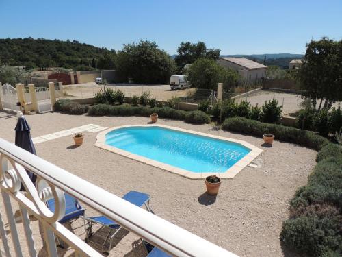 Πισίνα στο ή κοντά στο Tranquil Villa with Pool View