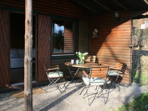 Kawasan patio atau luaran di Dog-friendly holiday home in the Knüll