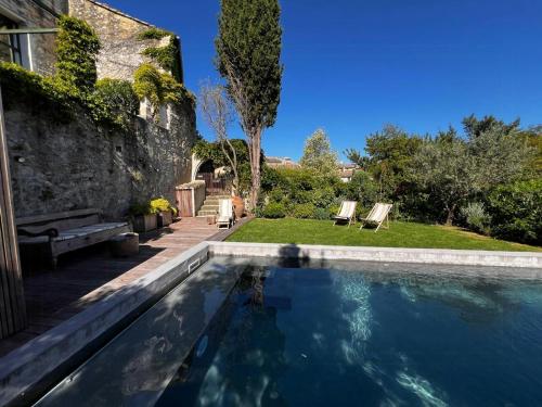 Bazén v ubytování Apartment With Spa In Villeneuve-Lès-Avignon nebo v jeho okolí