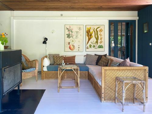 Ruang duduk di Rustic Summer House Near Child-Friendly Beach
