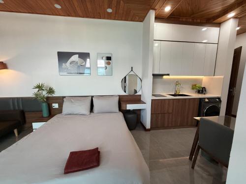 Postel nebo postele na pokoji v ubytování Hasa Đà Lạt Hotel