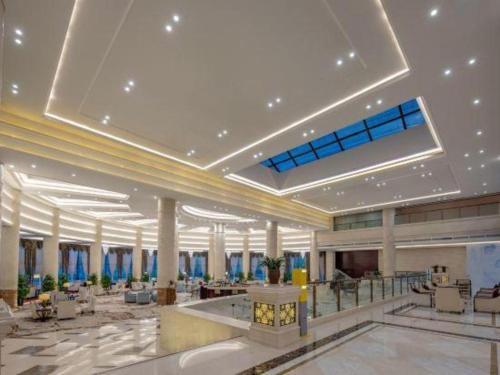 a lobby of a hotel with a large building at Linyi Blue Horizon International Hotel Yi He in Linyi