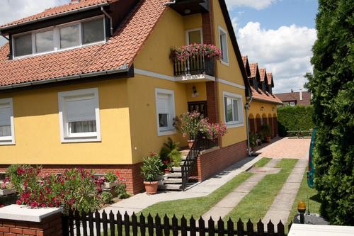 Gallery image of Holp Vendégház in Balatonföldvár