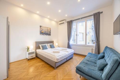 Central n' Sweet 4BEDROOM Suite w' Balcony