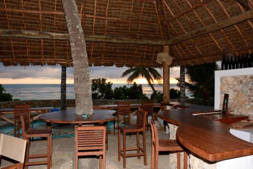 Area lounge atau bar di Hodi Hodi Zanzibar