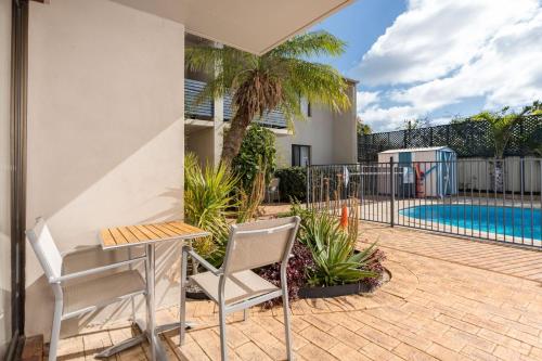 Sails Motel Geraldtonの敷地内または近くにあるプール