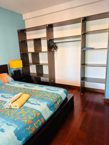 a bedroom with a bunk bed with a ladder at Villa F5 vue sur mer 