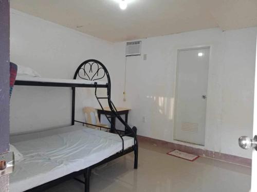 Postel nebo postele na pokoji v ubytování Naidz beach resort is very affordable Homestay It is affordable and Offer non aircon and aircon room