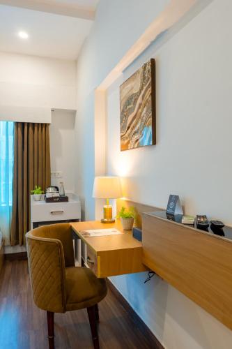 an office with a desk and a chair at Aliste Millennium Huda City Centre in Gurgaon