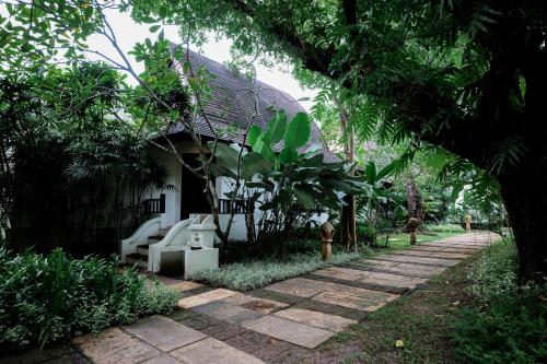 a house with a walkway next to a building at Barali Beach Resort Koh Chang in Ko Chang