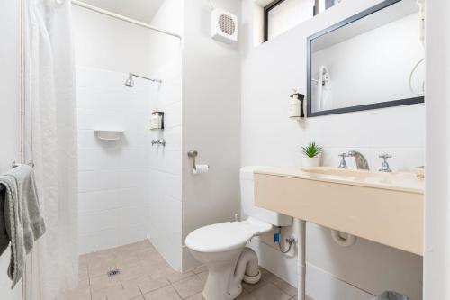 Sails Motel Geraldtonにあるバスルーム