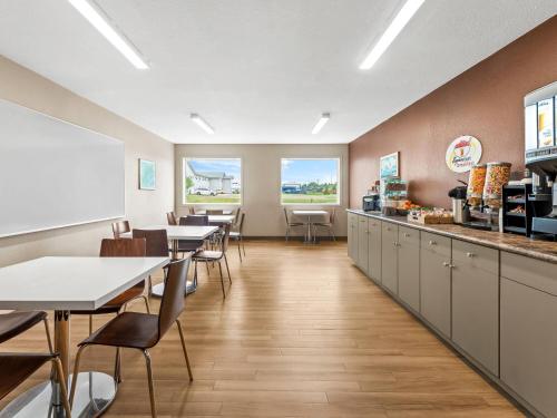 Restaurace v ubytování Super 8 by Wyndham Meadow Lake