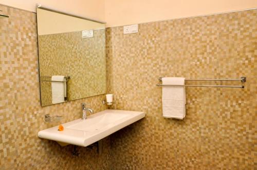 a bathroom with a sink and a mirror at The Hill Town Cottage in Nuwara Eliya