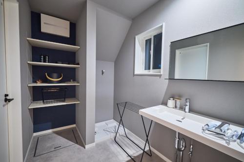 a bathroom with a sink and a white counter at COCO VILLA 山中湖 -Lake Yamanakako- in Yamanakako