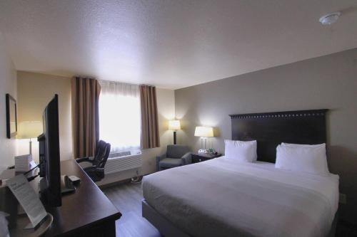 Postel nebo postele na pokoji v ubytování Quality Inn Gunnison-Crested Butte