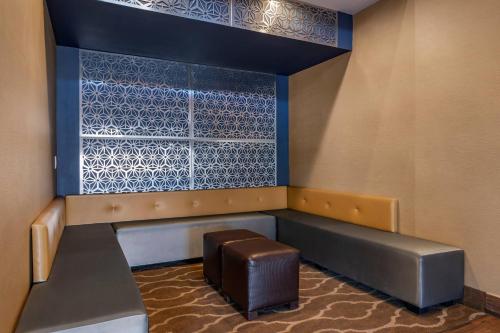 a waiting room with a bench and a stool at Comfort Inn Romeoville - Bolingbrook in Romeoville