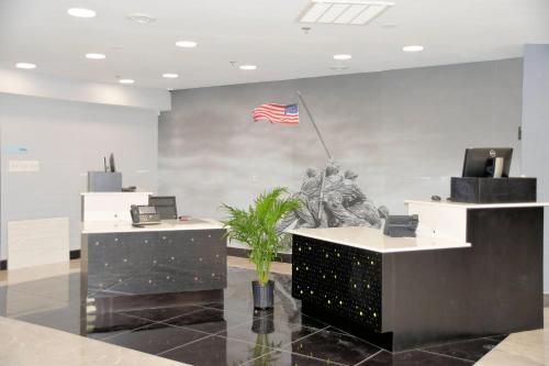 Vstupní hala nebo recepce v ubytování Clarion Pointe Jacksonville near Camp Lejeune