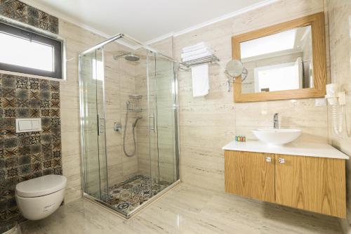 Un baño de Payam Hotel