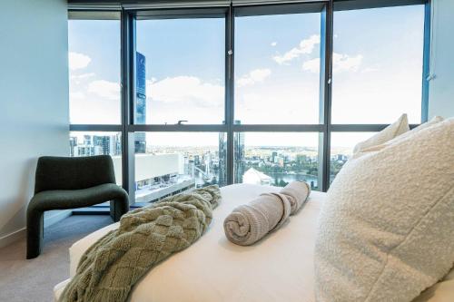 a bedroom with a bed with a view of the city at 3BR Apt in Queen's Wharf - Level 29 with city and panoramic views in Brisbane