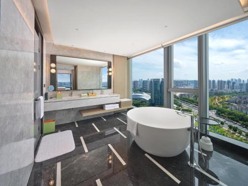 Ένα μπάνιο στο Hilton Huizhou