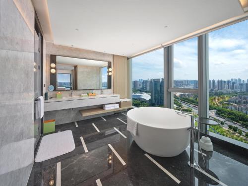 Ένα μπάνιο στο Hilton Huizhou