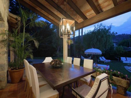 Zahrada ubytování Rustic House in Mancor with Pool