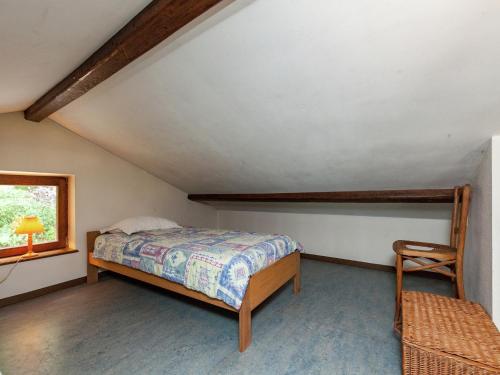 a bedroom with a bed and a chair at Cozy Cottage, Basse-Bodeux in Trois-Ponts