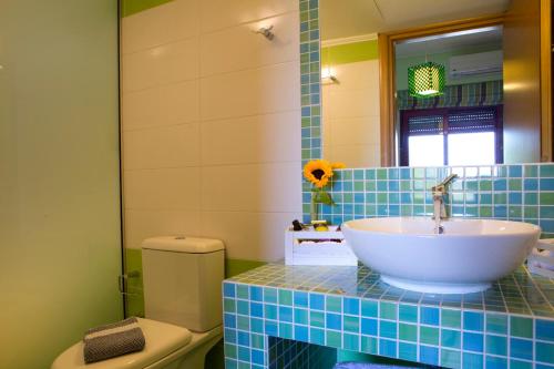 Koupelna v ubytování Exanthia Villas