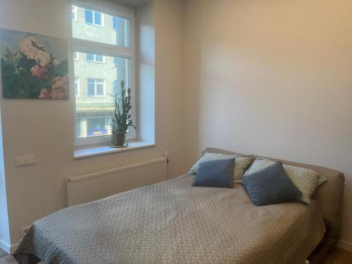 Una cama o camas en una habitación de Happy Kaunas