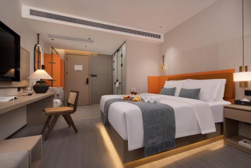 Postel nebo postele na pokoji v ubytování Lijiang Bamboo Elegance Court Hotel