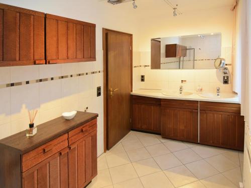 Kuchyň nebo kuchyňský kout v ubytování Geräumige Ferienwohnung im Sauerland
