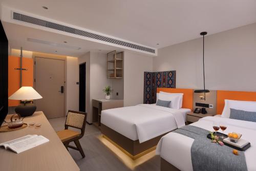 Postel nebo postele na pokoji v ubytování Lijiang Bamboo Elegance Court Hotel
