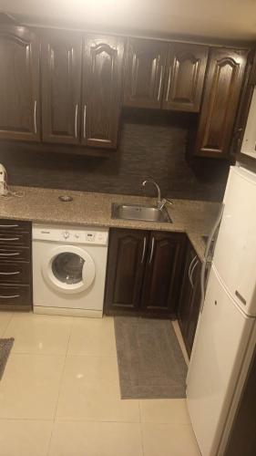 Η κουζίνα ή μικρή κουζίνα στο lNTERCoNTlNENTALAL