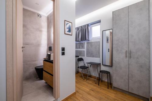 Foto Ermou Central Studios and Suites! 3