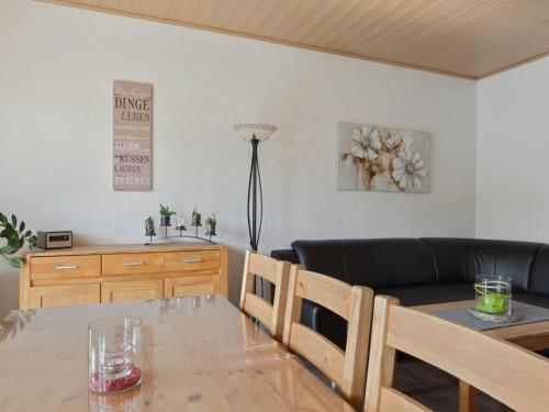 a living room with a black couch and a table at Entspannender Rückzugsort in Langewiese in Winterberg