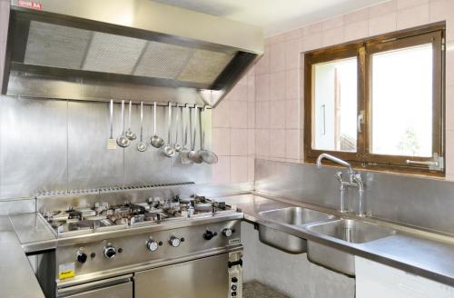 Η κουζίνα ή μικρή κουζίνα στο à la Maison des Cheneaux