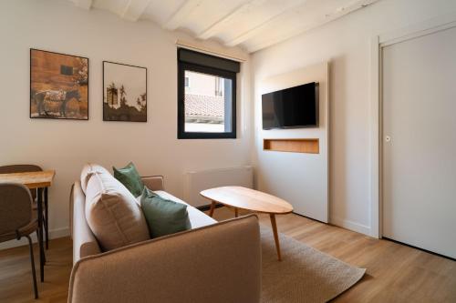 TV o dispositivi per l'intrattenimento presso Limehome Pamplona Hilarión Eslava