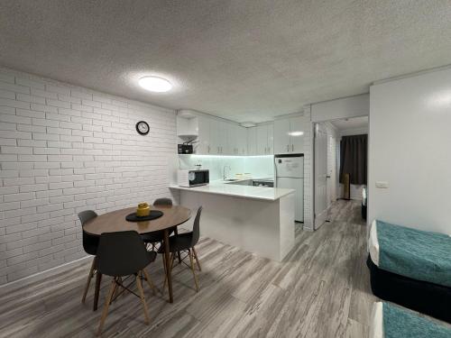 a kitchen and dining room with a table and chairs at Trickett Gardens Holiday Inn in Gold Coast