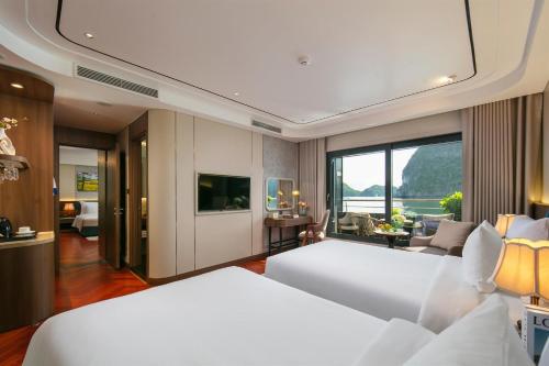 Ένα ή περισσότερα κρεβάτια σε δωμάτιο στο Calista Cruise - A Ha Long Bay Spectacle