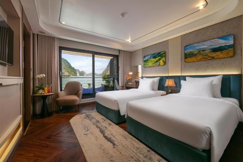 Ένα ή περισσότερα κρεβάτια σε δωμάτιο στο Calista Cruise - A Ha Long Bay Spectacle