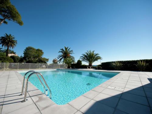 Villa on Côte d'Azur with Beachfront Views