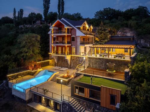 Bazén v ubytování Aprie Boutique Hotel nebo v jeho okolí