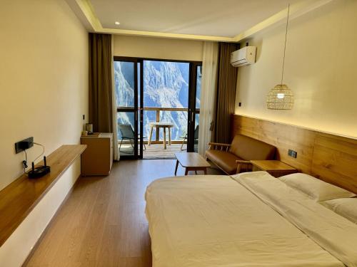 Katil atau katil-katil dalam bilik di Tiger Leaping Half Way Guest House