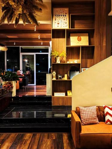 a living room with a couch and a table at Songshan Lake Minshu Villa 