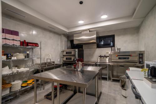 Kuchyň nebo kuchyňský kout v ubytování Aprie Boutique Hotel