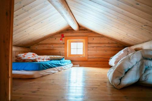 a room with two beds in a log cabin at Traditional Log Cabin At Reineskarvet in Ål