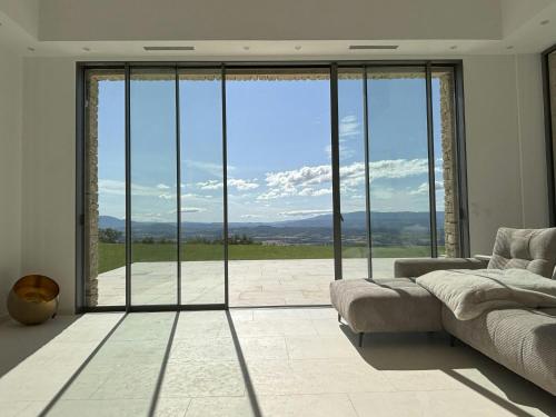 En generel udsigt til bjerge eller udsigt til bjerge taget fra feriehuset