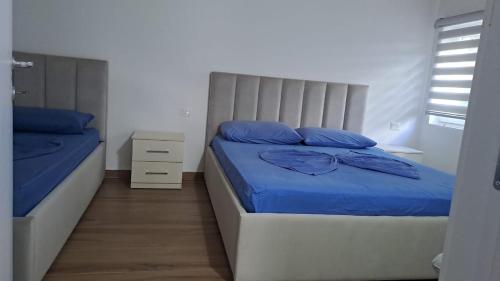 Una cama o camas en una habitación de Vila Harxhaj 3