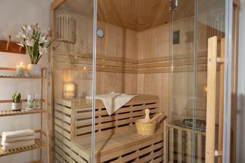 a bathroom with a sauna with a glass shower at Sauna Oase - stay play relax in Tacherting